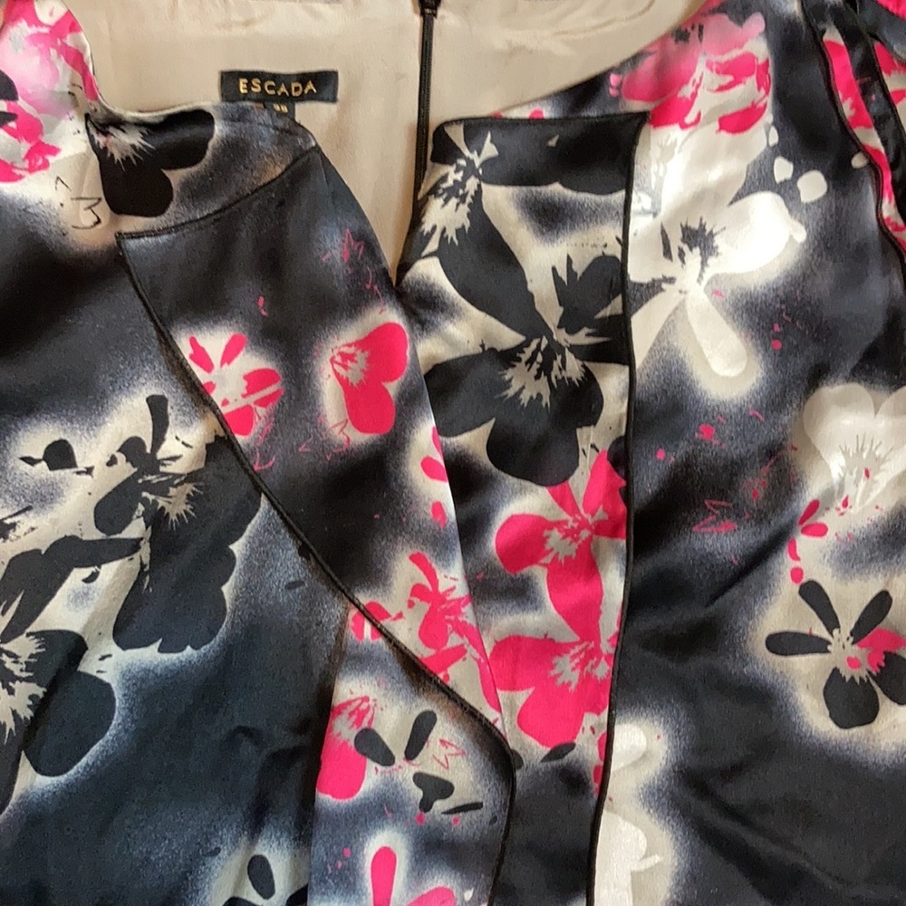 Escada silk floral print dress. Lined. Beautiful. Kimono style sleeves/details - Picture 2 of 2